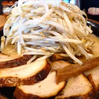 【2025年3月創業】 
味噌らーめん屋 ちょりん 
味噌らーめん (980円) 
＋ちゃーしゅー (320円)
＋もやし大盛 (100円) 
＠学習院下4分
 (JR高田馬場駅から徒歩9分) 
25198
〈醤99塩30噌󠄀17タ7昆9出9F11
冷15混1〉