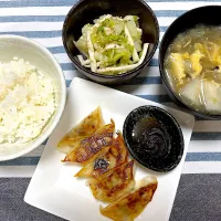 眠民の餃子、大根レタスいりフカヒレスープ、蒸し白菜と大根の青じそドレッシングあえ|jackybeanさん