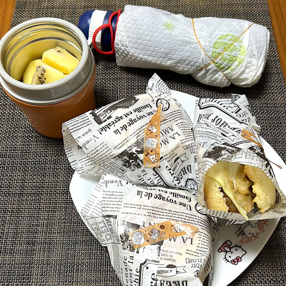 ⚾️部活弁当　マフィンサンド、冷凍キウイ、冷凍梅酢ドリンク|柚子きりかさん