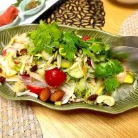 ヤムウンセン(タイ春雨サラダ)にアボカドとナッツ追加でメインになるサッパリ麺|ochihekoさん
