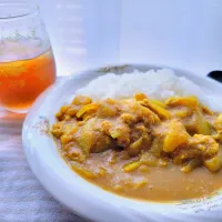 夏はカレー　ほっとく　だけ。具材は二つ　油不使用　コンソメとカレー粉　朝カレー活|みるくここあさん