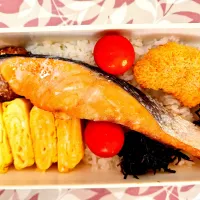 焼き鮭❤️卵焼き❤️旦那さんお弁当❤️| かおるcitronさん