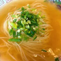 お土産にいただいた「豚そば 月や」のクリア豚骨ラーメン|じゅんさんさん