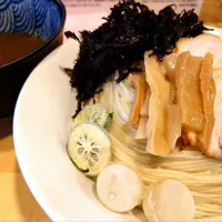 【TRYラーメン大賞2019 - 2020 
新人賞 にぼし部門1位】 
【夏期限定】
新潟中華そば うめ川 
冷たいつけ麺　〜シークワーサー黒糖仕立て〜　 (1,100円) 
＋麺大盛 (無料)
＋岩海苔 (うめ川Tシャツ着用で無料)
@板橋区役所前5分 
(JR板橋駅から徒歩20分) 
25199
〈醤99塩30噌