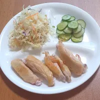 キャベツサラダ、きゅうりの酢の物、手羽中の塩七味唐辛子焼き| ナナさん