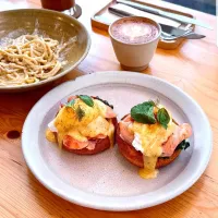 Sunday Brunch w/ Savory Tom Yum Eggs Benedict & Smoked Salmon + Hot Latte ... That was Egg-cellent! 🤤🌶🥚🌶🐟🥯☕|An'leeさん