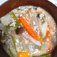 大豆のお肉ミンチ絹豆腐餡掛け風汁(つぶみそ、大根人参小松菜しめじ入り)|m.rafuさん
