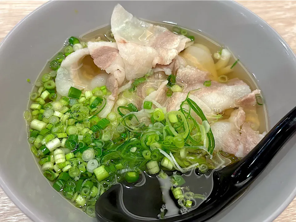 夜の〆は❣️［黒豚肉うどん］🤗✨・ビックリする程アッサリ系🥰|山勝さん