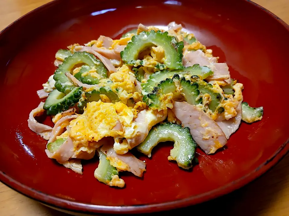 卵が１個しか残ってなかったからちょこっとゴーヤチャンプルー(ロースハム使用)|🐈⸒⸒⸒⸒つるのダンス🐈🐾さん