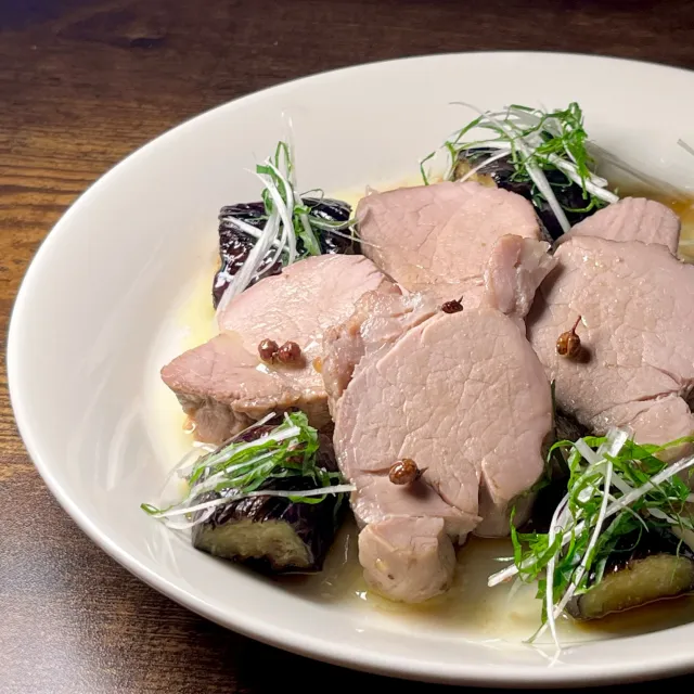 Snapdishの料理・レシピ写真:💫レシピ💫豚ヒレの花椒コンフィ　レモン醤油ソース｜1年のご褒美♡贅沢おうちごはん♪