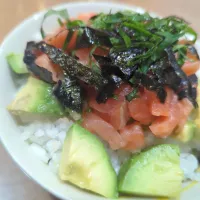 サーモンアボカド丼😋🥑|みぽりん♪さん