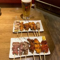 生ビール2杯目と串焼き色々（実況中継中）|なびさん