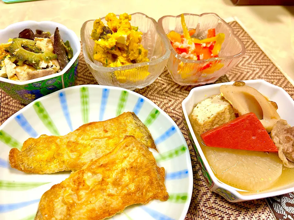 カレイのピカタ、おでん、ゴーヤチャンプル、カボチャサラダ、パプリカサラダ|Hiroeさん