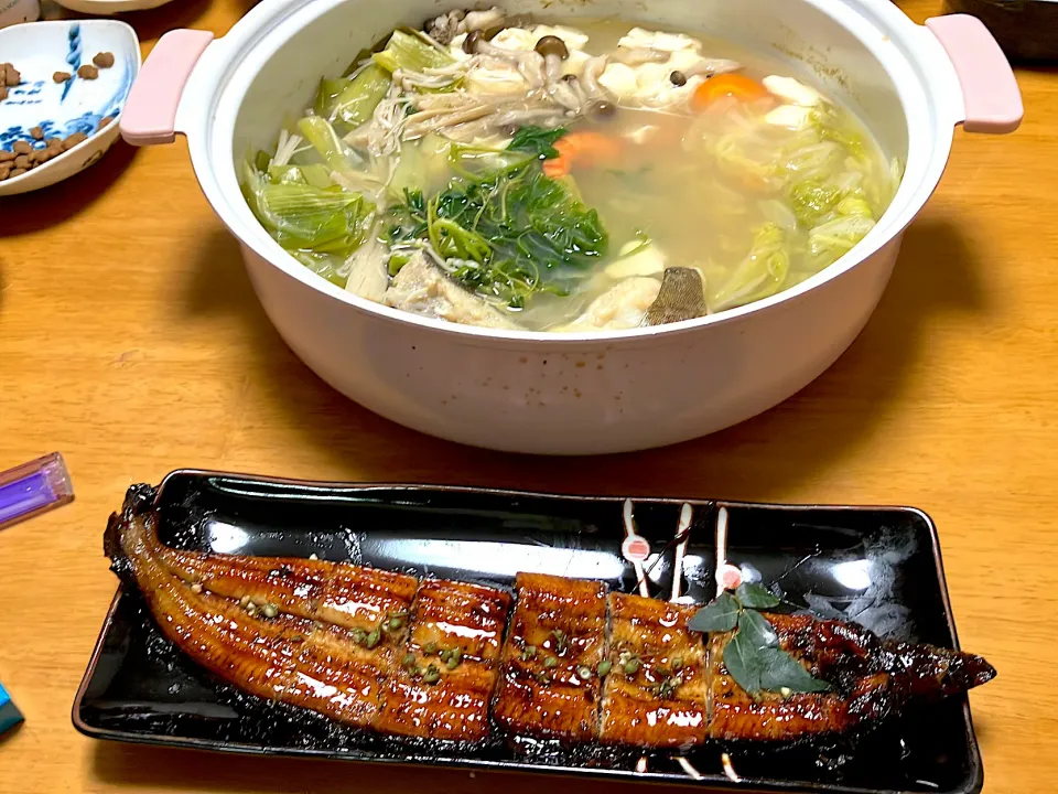 数日前の晩酌＆晩御飯 タラちり鍋と天然鰻の蒲焼き|🐈⸒⸒⸒⸒つるのダンス🐈🐾さん