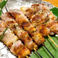 チョイ焼きすぎだった お肉屋さん手切り、手刺しの豚バラ、ねぎま、塩味で焼きました|🐈⸒⸒⸒⸒つるのダンス🐈🐾さん