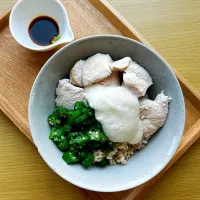 鶏むね肉ともち麦とろろご飯✴︎| あやみんさん