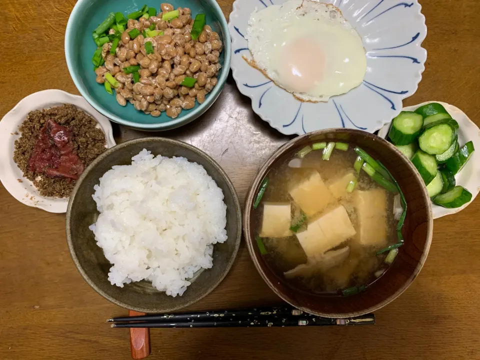 昼食　納豆目玉焼き定食|ATさん