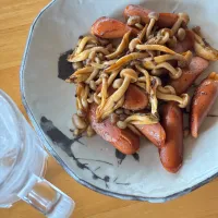 ハーブウィンナーとしめじのケチャマヨ炒め|かすべえ!さん
