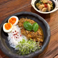 桃入りスパイスカレー　大根ときゅうりの漬物|Nakaba Kobayashiさん