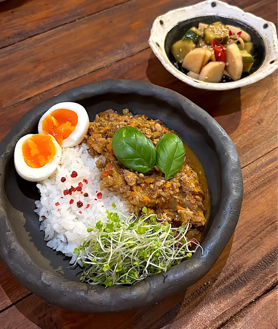 桃入りスパイスカレー　大根ときゅうりの漬物|Nakaba Kobayashiさん