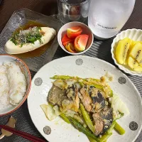 7/28晩ご飯：鮭とアスパラの胡麻味噌蒸し|ななみんさん