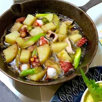 タコとじゃがいものアヒージョ