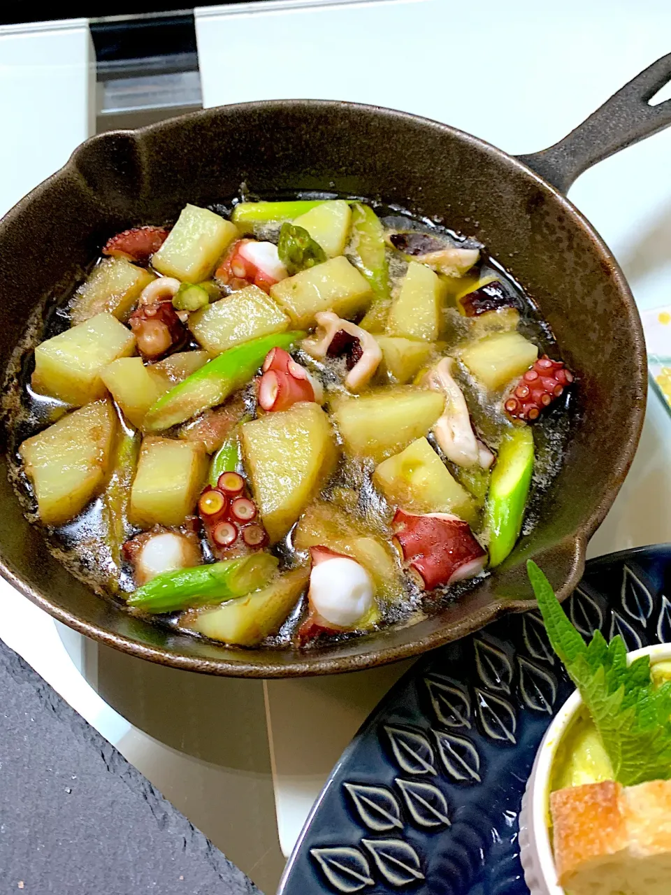 タコとじゃがいものアヒージョ|心に七つの傷の男さん