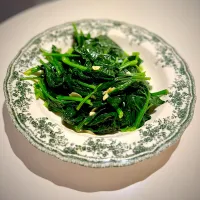 蒜炒菠菜|Zhen Zhenさん