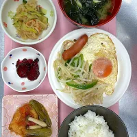 朝ごはんです😃