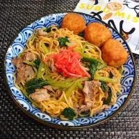 ピリ辛オイみそ焼きそばとからあげくんでムスコの置きランチ| からあげビールさん