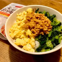 大豆のお肉で肉みそ三食丼 🍚🥢|sato*さん