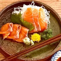 「サーモン刺しde晩酌スタート」
鶏胸肉と胡瓜と春雨のサラダ
オニオン冷奴を添えて 晩ごはん| ばくあんしゃさん