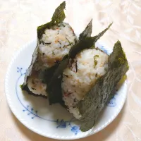 7/29の夜勤弁当
梅干しと新生姜の混ぜ込みおにぎり🍙|卯月さん
