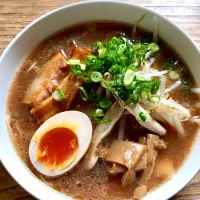 夜食 🍜インスタントラーメン
「サッポロ一番みそラーメン」|ばくあんしゃさん