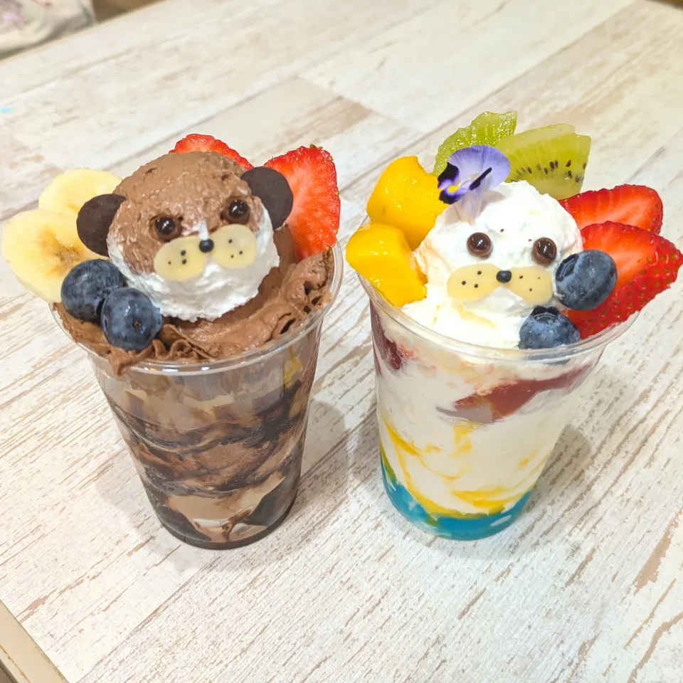 カワウソくんパフェと赤ちゃんアザラシのトロピカルフルーツパフェ|じょうさん