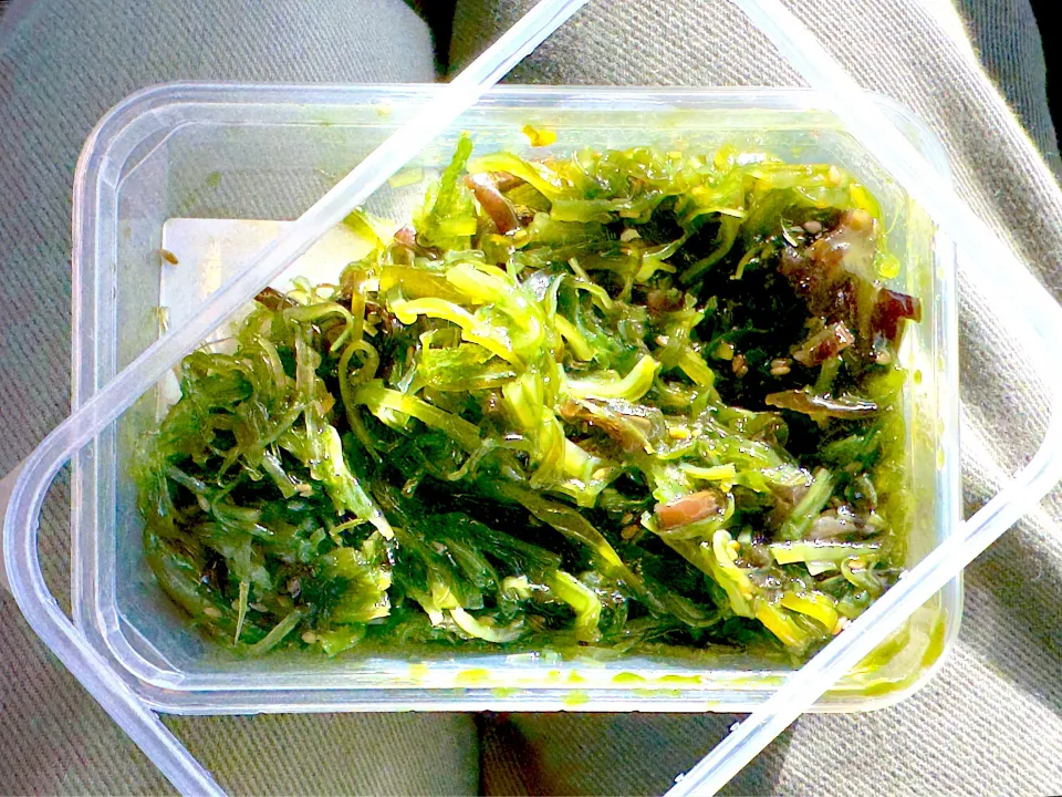 わかめサラダ #🚄 #🇨🇭 #スイス #powerfood|LNAさん