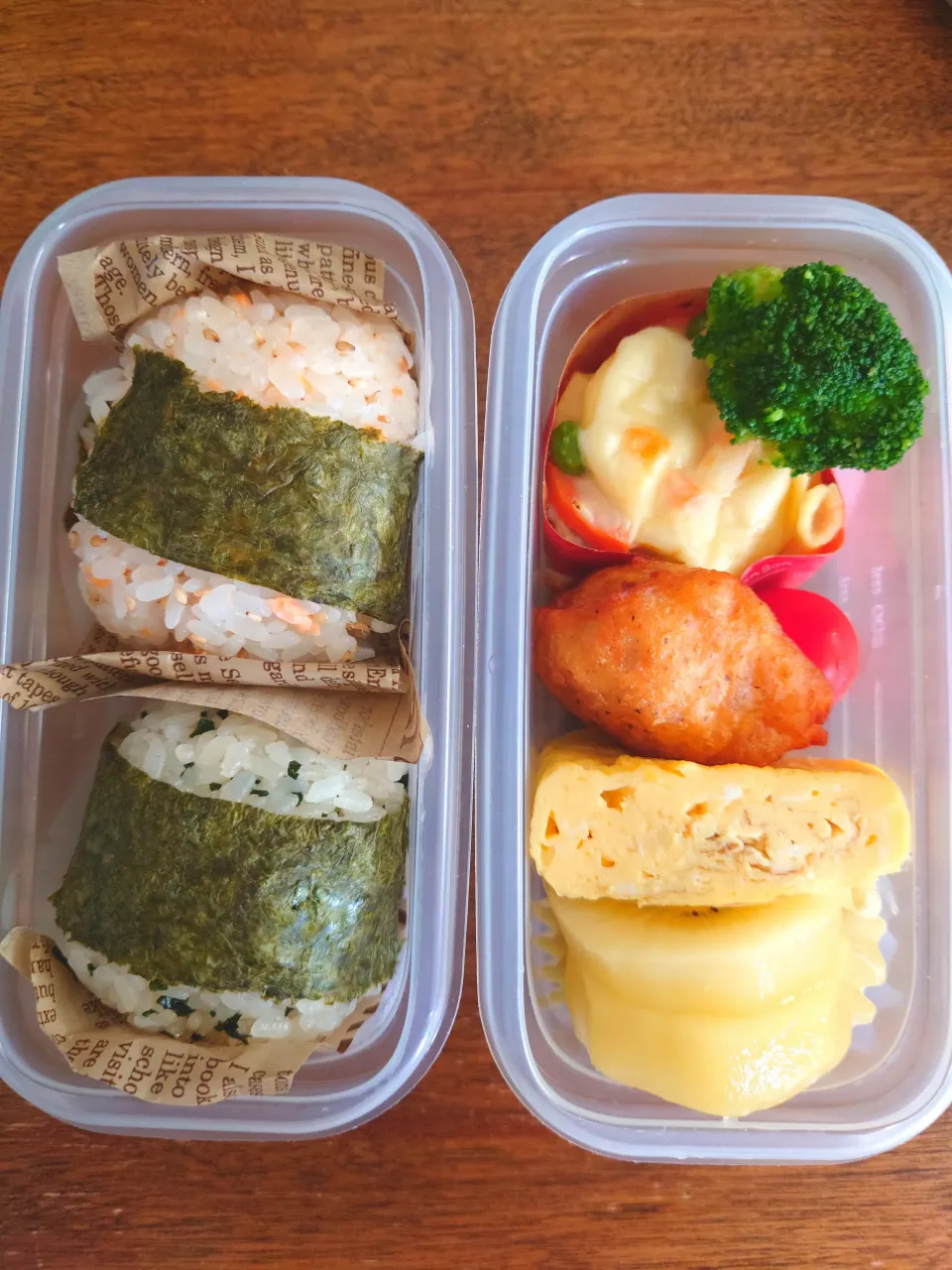 おにぎり弁当（ごま油ワカメ、鮭とごま）|とまさん