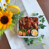 7/30❤︎主人の焼き鳥丼弁当🌱

＊焼き鳥丼
＊茹でたまご
＊五目春巻き
＊ほうれん草の胡麻和え|Makinsさん