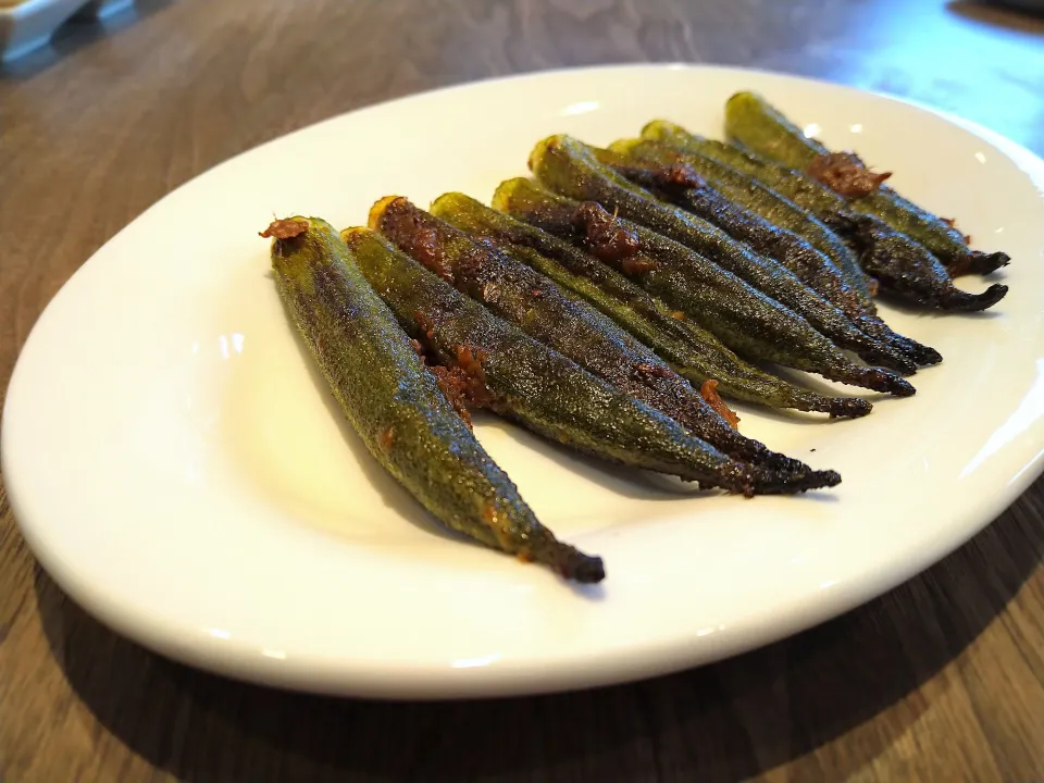 オクラのアンチョビマヨ焼き|古尾谷りかこさん