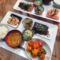鶏団子の酢豚味定食です✨