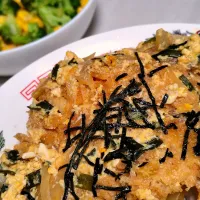 惣菜のミニ豚カツでカツ丼、冷凍野菜レンチン温野菜サラダ