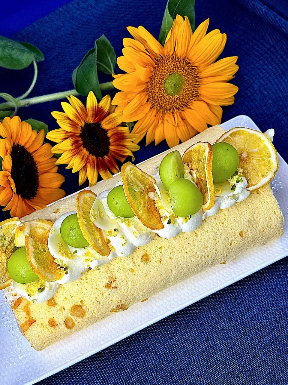 レモン🍋とミルクティーのロールケーキ𓂃܀𑁍|鬼百合さん