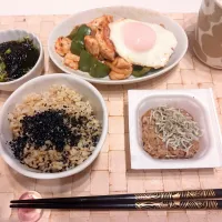ケチャップ炒め(鳥胸肉、ピーマン、玉ねぎ、しめじ)|さくらまるさん