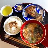 エテカレイの煮付け定食