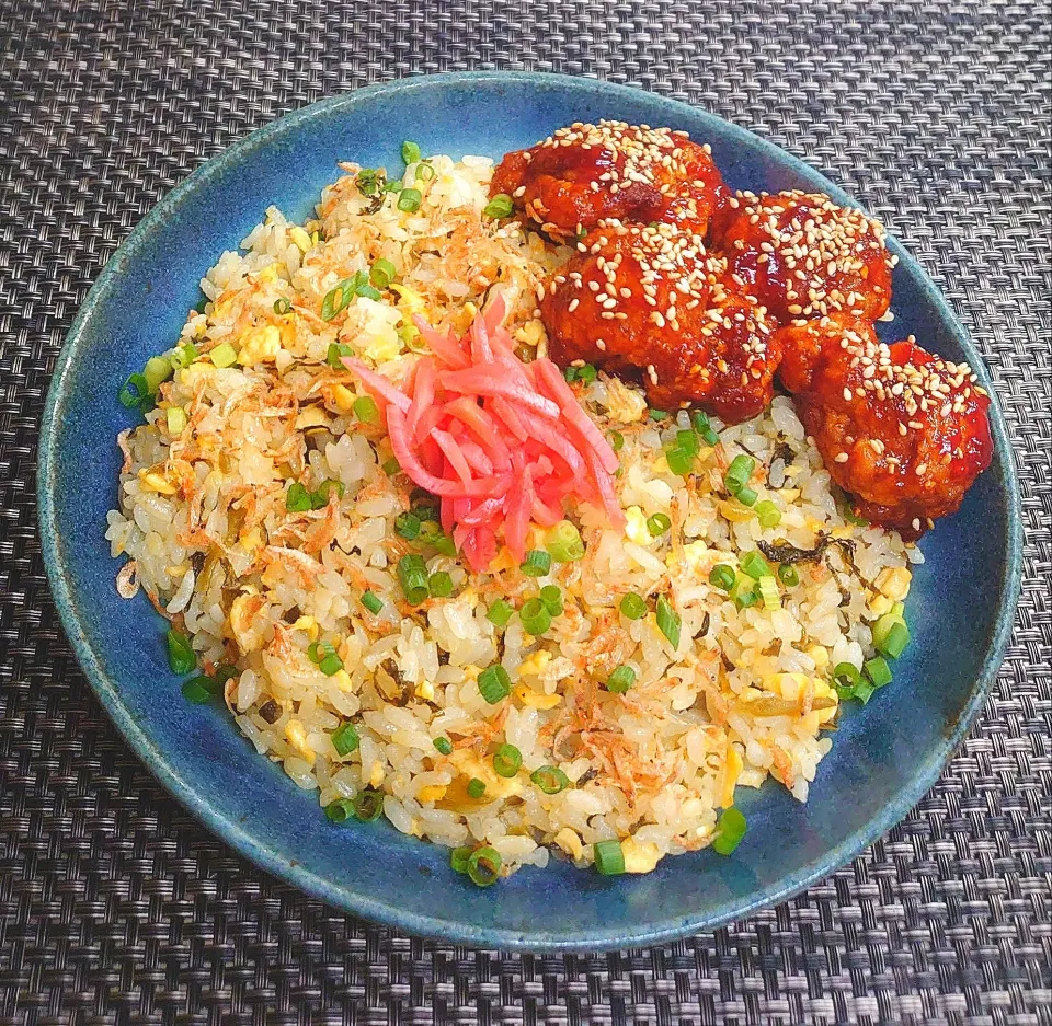 干し海老高菜チャーハンとヤンニョムチキンでムスコの置きランチ|からあげビールさん