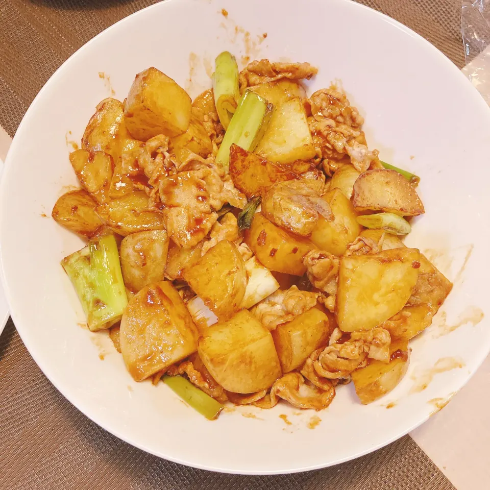 豚バラじゃが用濃厚黒醤油炒め|みんごはんさん