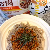 夏バテに！大豆のお肉&つぶみそと乾十割でラー油肉味噌蕎麦つくってみた|mimoさん
