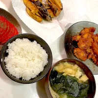 おっさん飯　トマト　ナスフライ　汁　ササミ甘辛煮|ひげおやじさん
