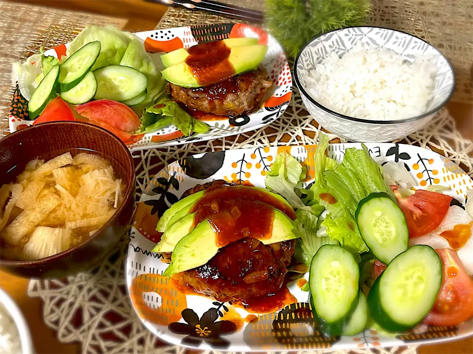 アボカド🥑チーズ🧀トッピングハンバーグ★|🌼はなちゃん🌼さん