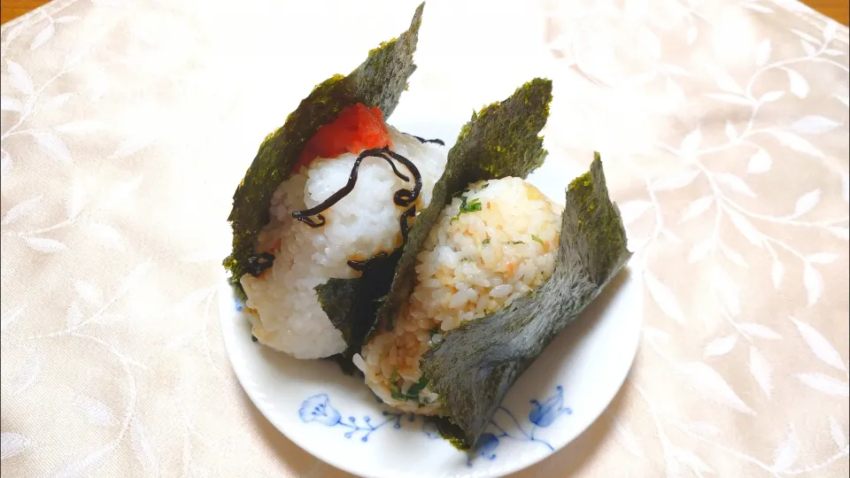 7/31の夜勤弁当
おにぎり2種🍙
明太子おにぎり
薬味と鰹節の混ぜ込みおにぎり|卯月さん